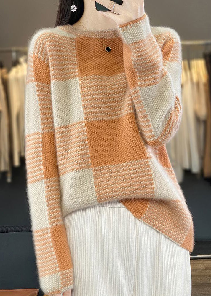 Well Tailored Sweater with a Graceful Silhouette
