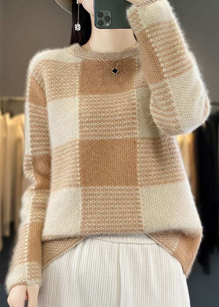Well Tailored Sweater with a Graceful Silhouette