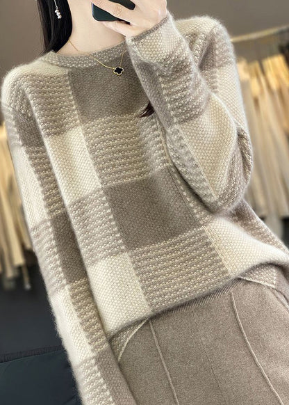 Well Tailored Sweater with a Graceful Silhouette