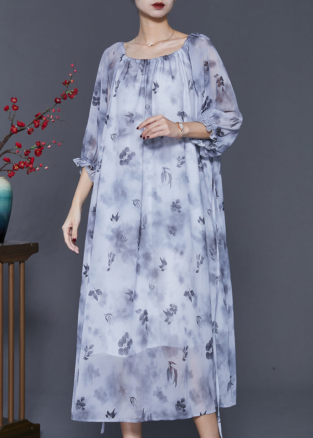 Beautifully Finished Dress in a Timeless Design