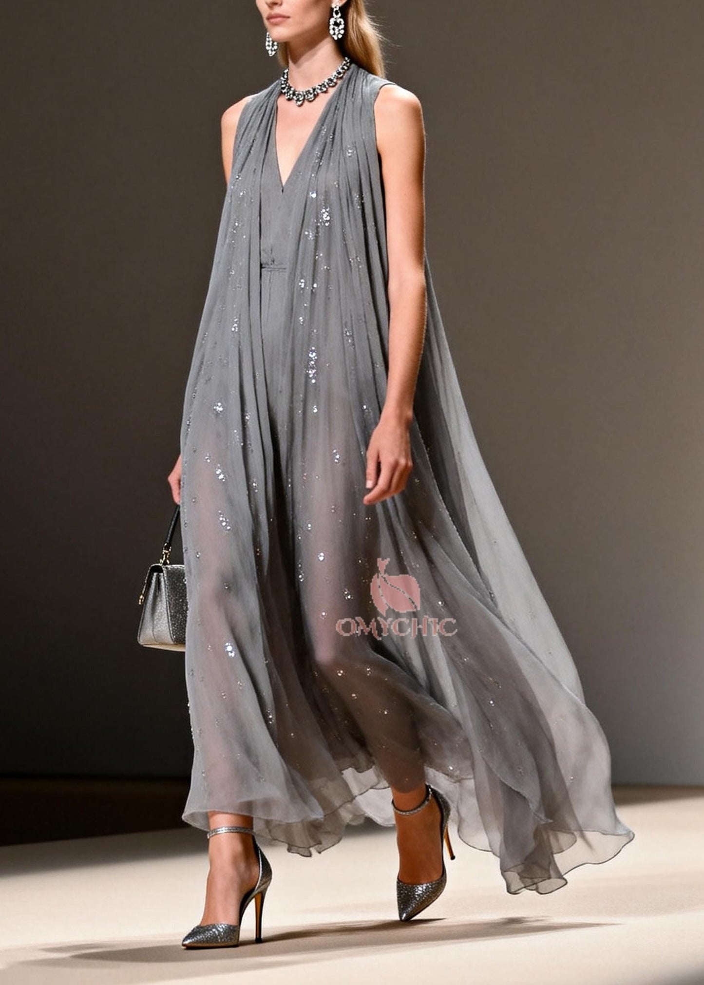 Well Tailored Dress with a Graceful Silhouette