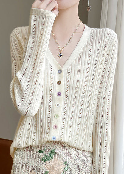 Well Tailored Top with a Graceful Silhouette