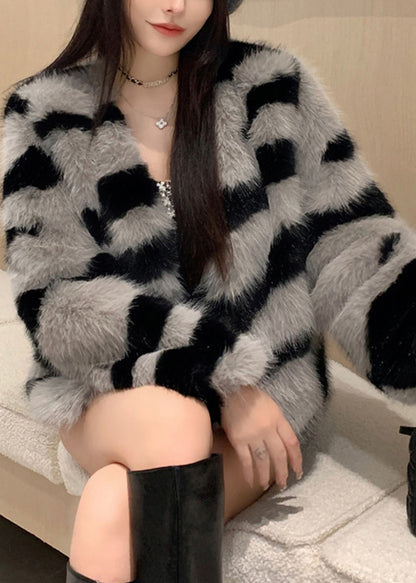 Beautifully Finished Coat in a Timeless Design