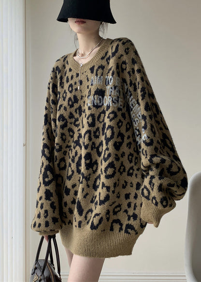 Effortlessly Elegant Sweater with a Timeless Design
