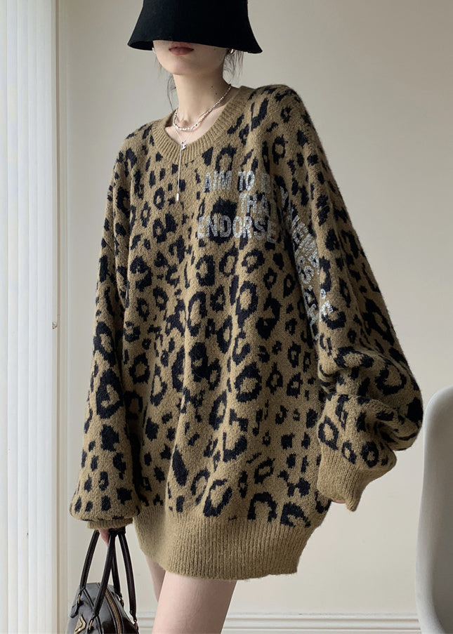 Effortlessly Elegant Sweater with a Timeless Design