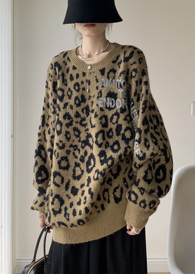 Effortlessly Elegant Sweater with a Timeless Design