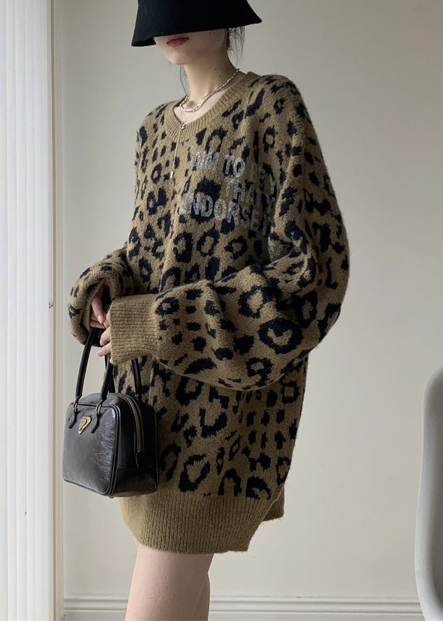 Effortlessly Elegant Sweater with a Timeless Design