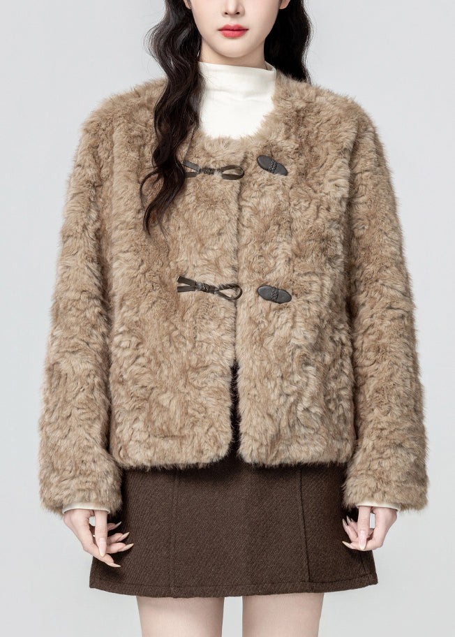 Well Tailored Coat with a Graceful Silhouette