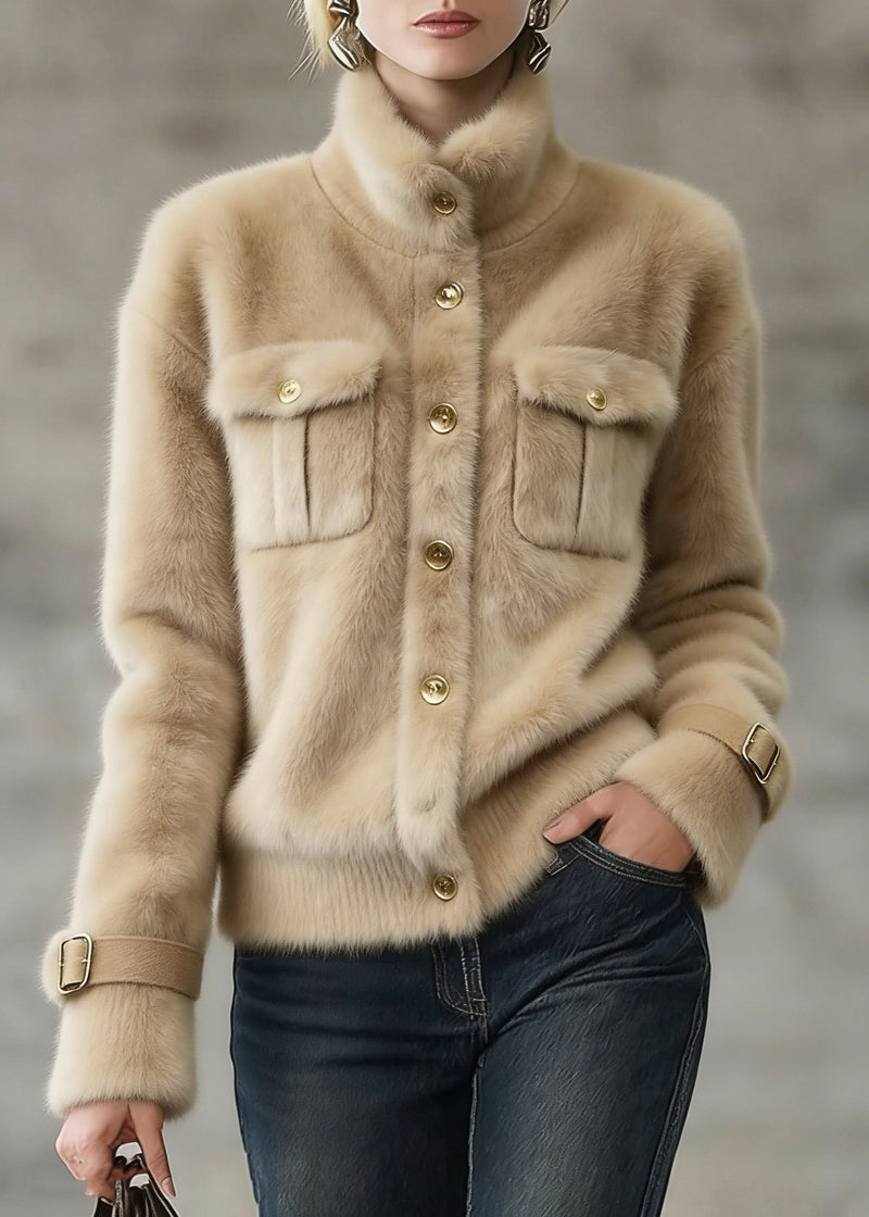 Beautifully Finished Coat in a Timeless Design