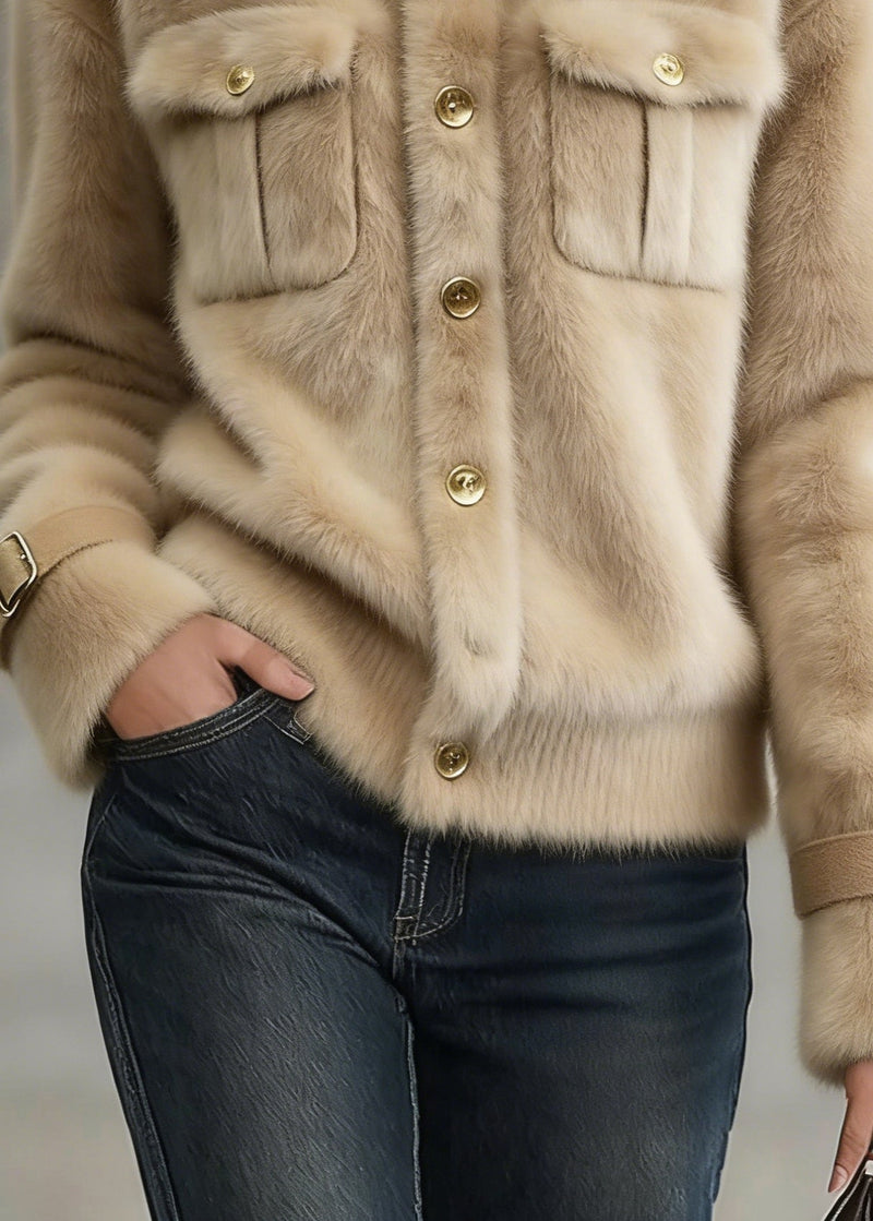 Beautifully Finished Coat in a Timeless Design