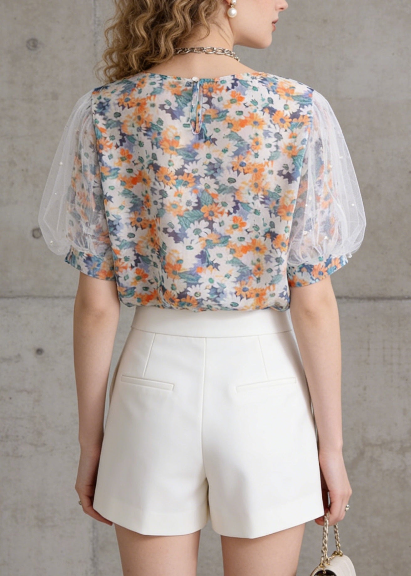 Well Tailored Top with a Graceful Silhouette