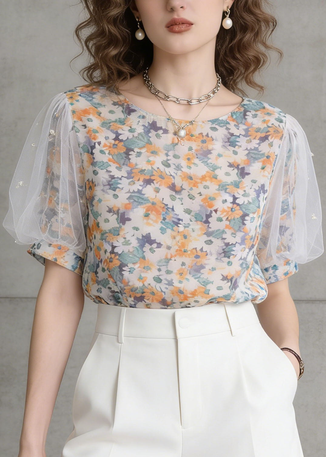Well Tailored Top with a Graceful Silhouette