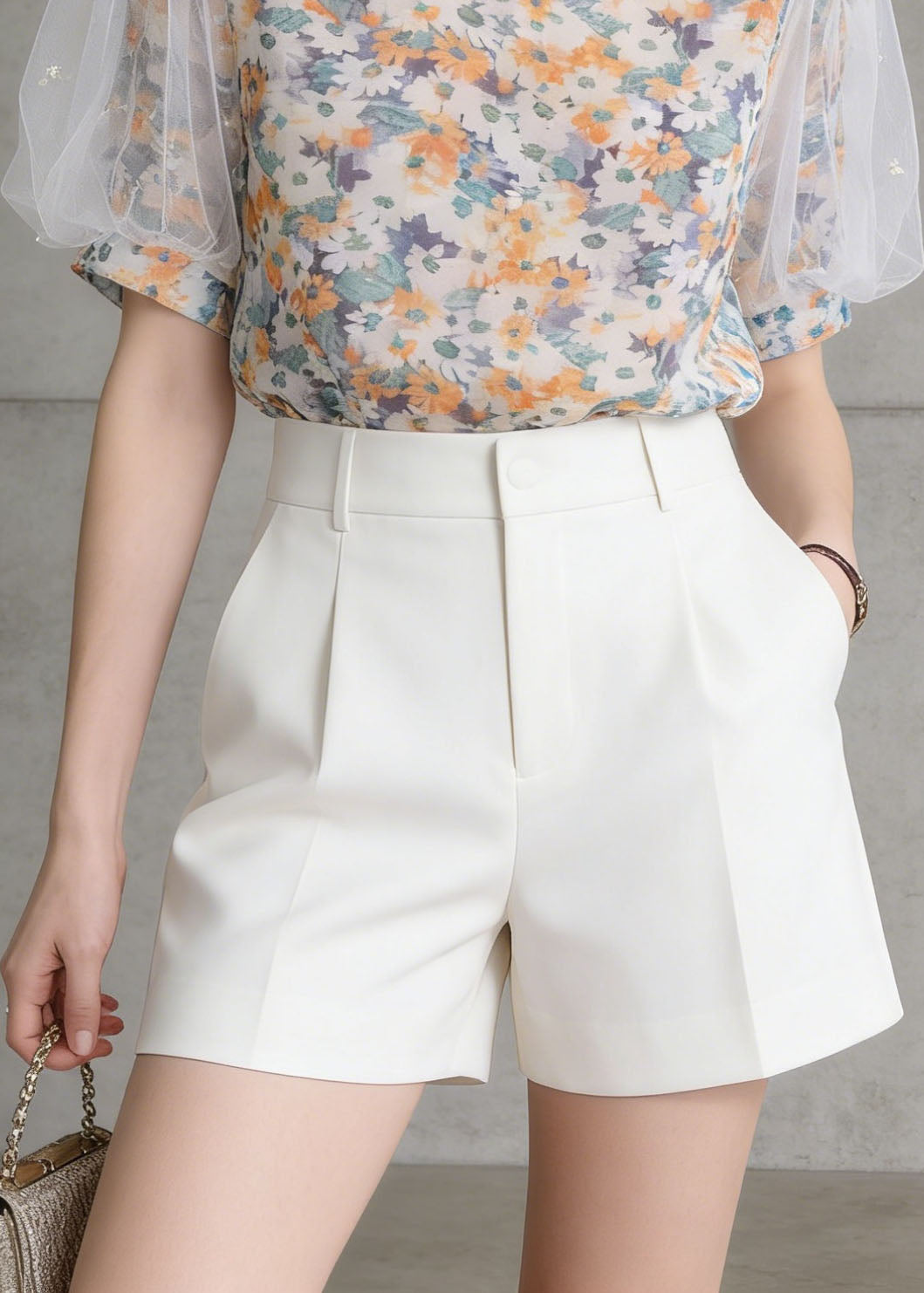 Well Tailored Top with a Graceful Silhouette