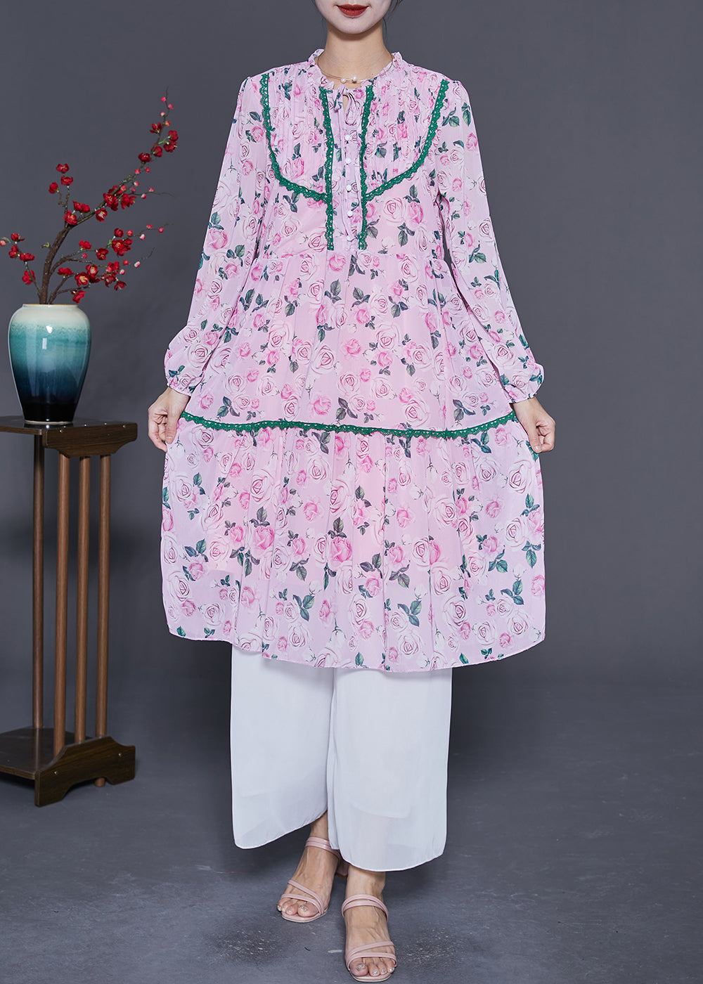 Beautifully Finished Dress in a Timeless Design