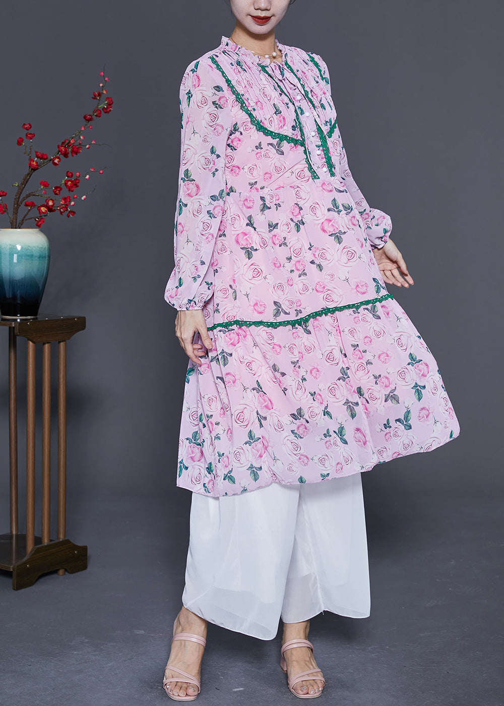 Beautifully Finished Dress in a Timeless Design