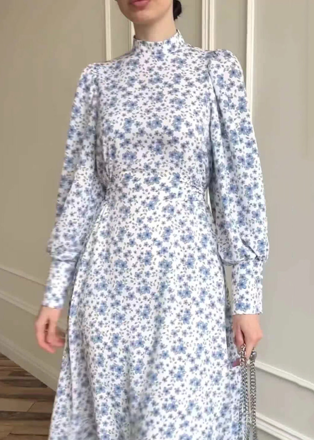 Classic Vintage Dress with a Flattering Fit