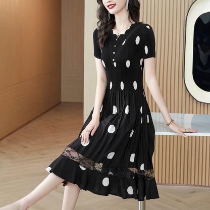 Well Tailored Dress with a Graceful Silhouette