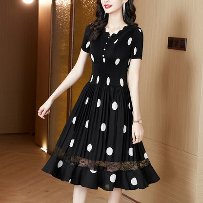 Well Tailored Dress with a Graceful Silhouette