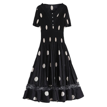 Well Tailored Dress with a Graceful Silhouette