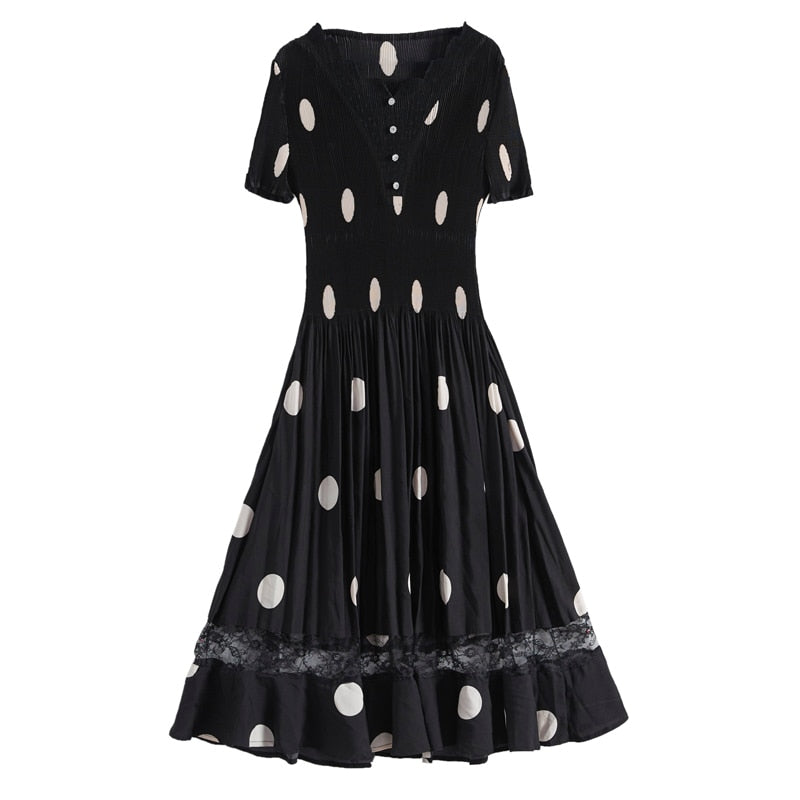 Well Tailored Dress with a Graceful Silhouette