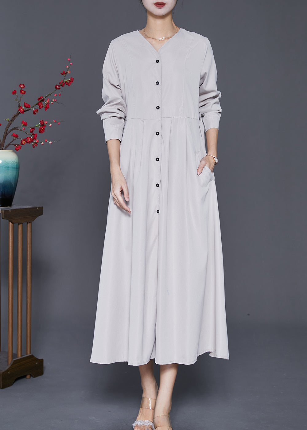 Beautifully Finished Dress in a Timeless Design