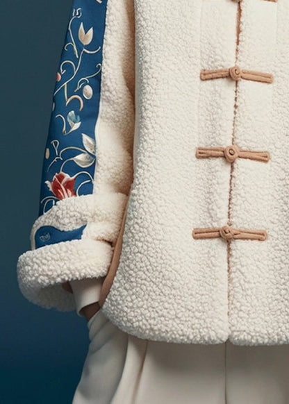 Beautifully Finished Coat in a Timeless Design