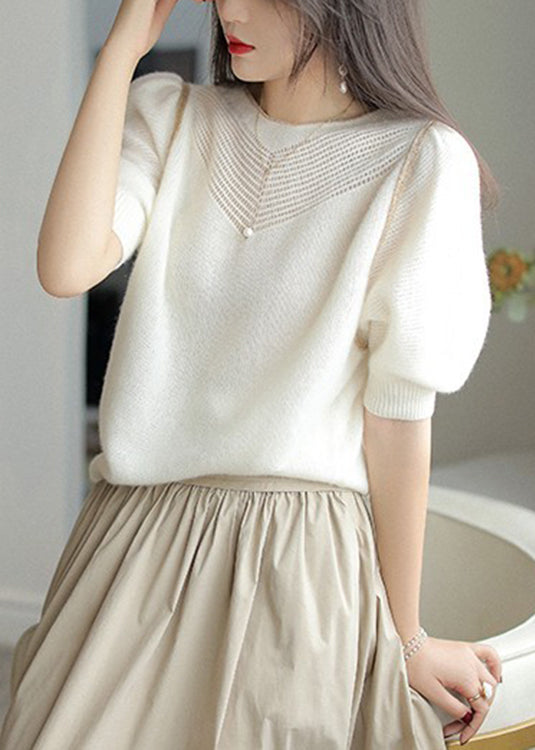 Well Tailored Sweater with a Graceful Silhouette