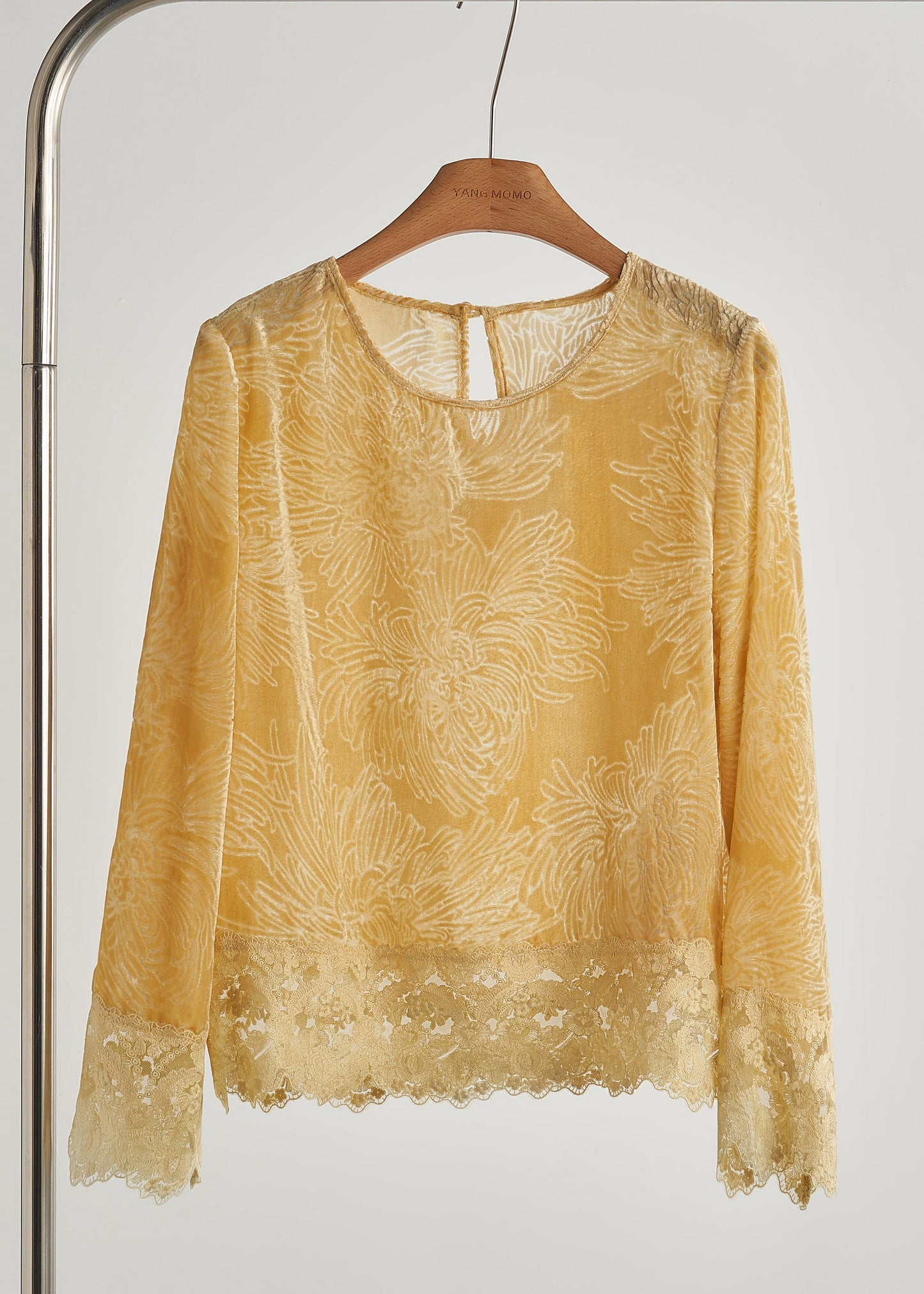 Classic Vintage Shirt with a Flattering Fit