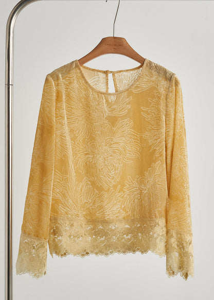 Classic Vintage Shirt with a Flattering Fit