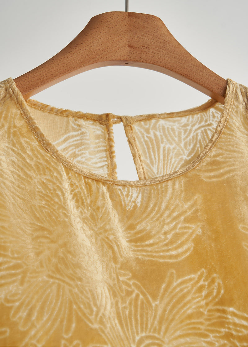 Classic Vintage Shirt with a Flattering Fit
