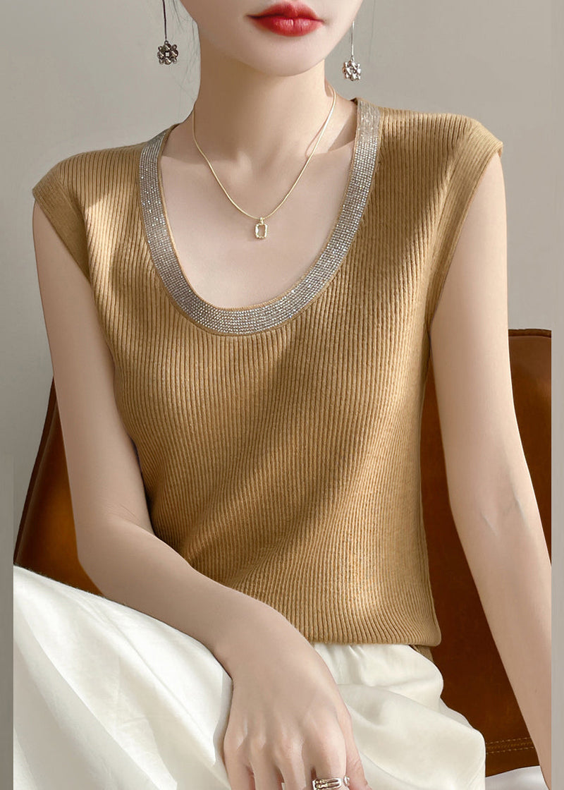 Sophisticated Garment with a Clean Classic Look
