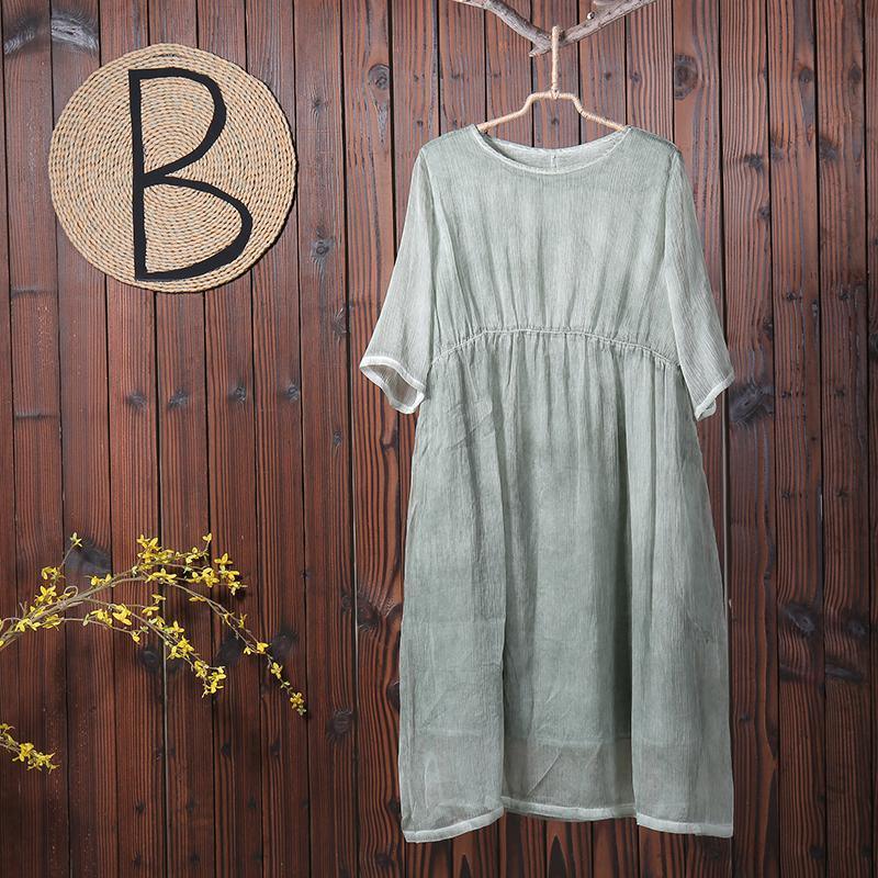 Beautifully Finished Dress in a Timeless Design