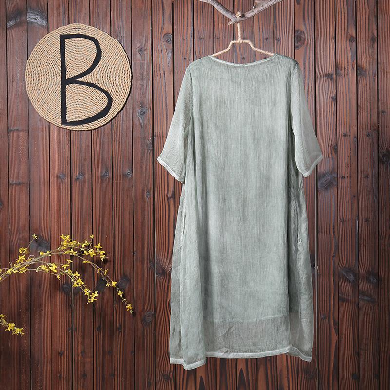 Beautifully Finished Dress in a Timeless Design