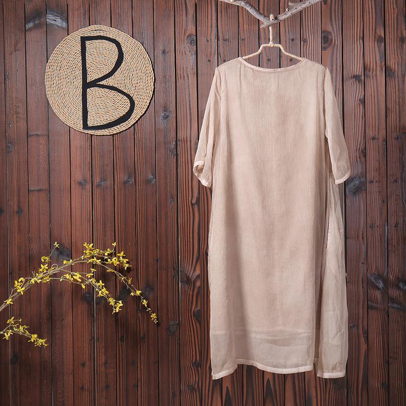 Beautifully Finished Dress in a Timeless Design