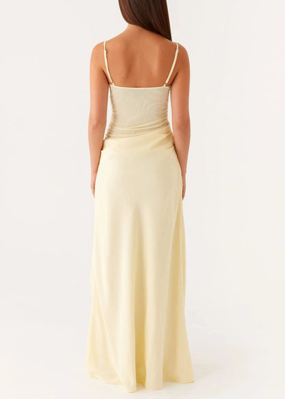 Effortlessly Elegant Dress with a Timeless Design