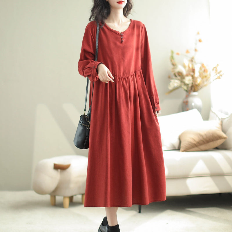 Beautifully Finished Dress in a Timeless Design