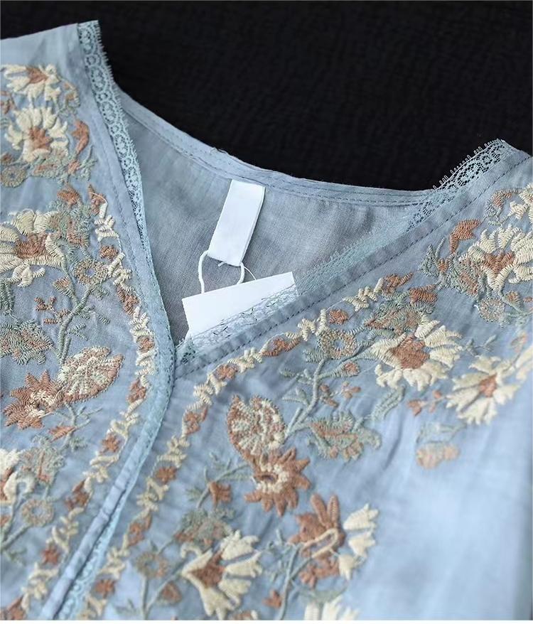 Beautifully Crafted Blouse in a Classic Style