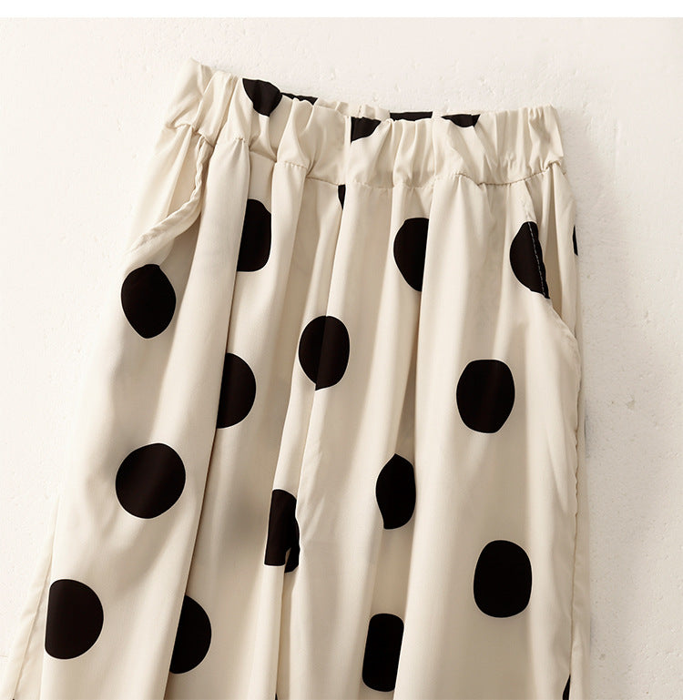 Well Tailored Pants with a Graceful Silhouette