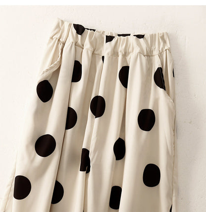 Well Tailored Pants with a Graceful Silhouette