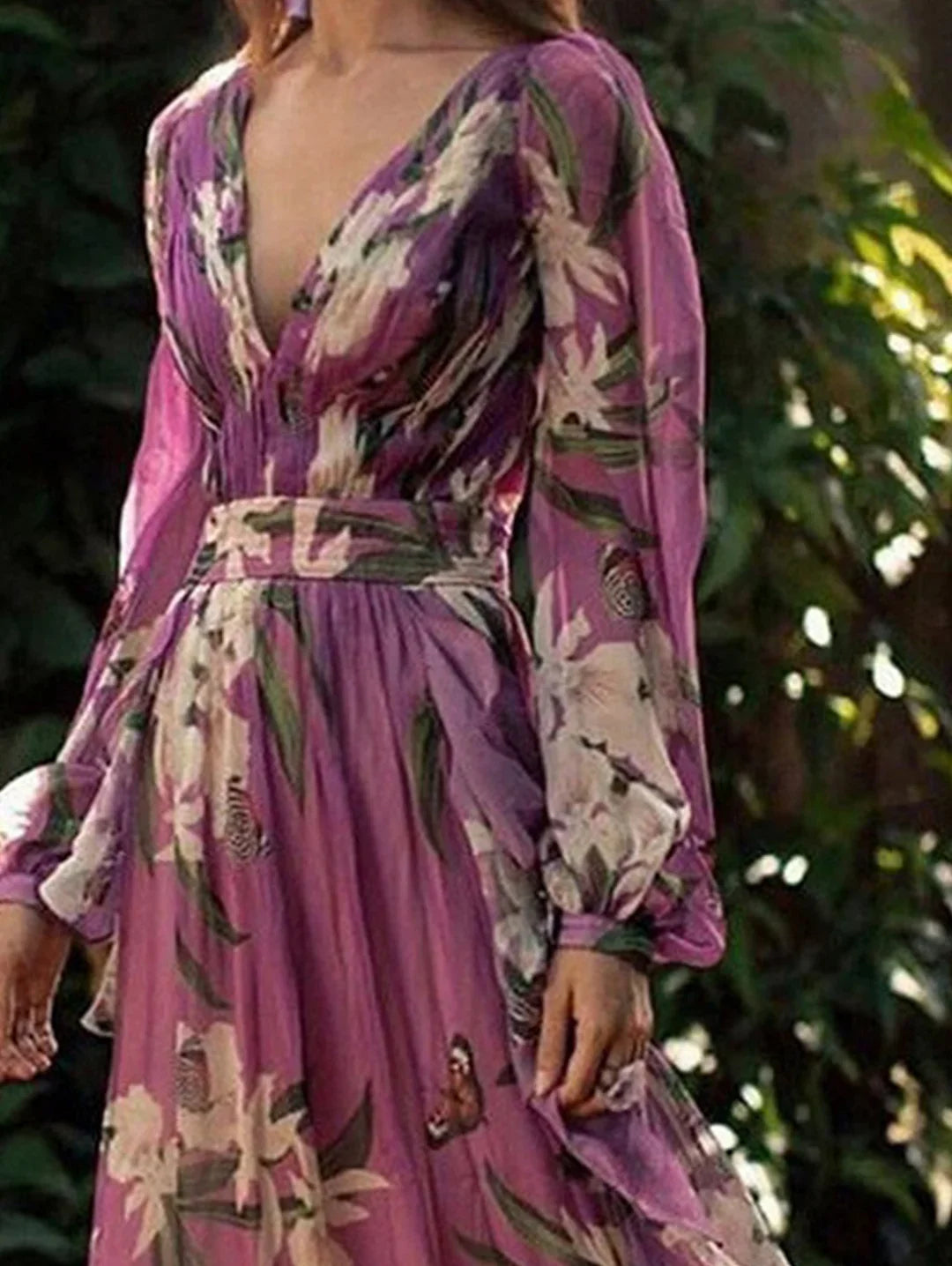 Beautifully Finished Dress in a Timeless Design