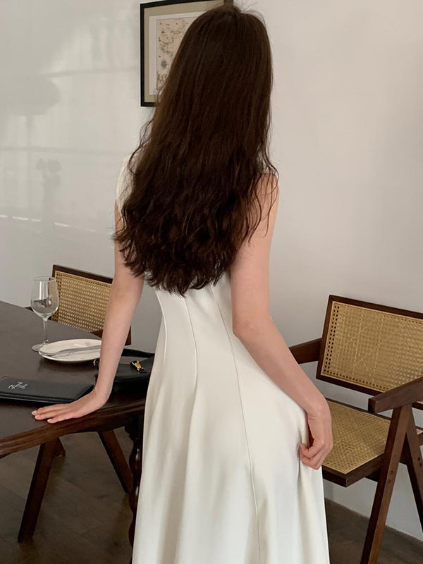 Well Tailored Dress with a Graceful Silhouette