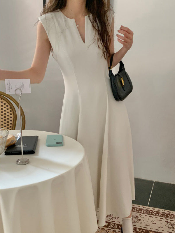 Well Tailored Dress with a Graceful Silhouette