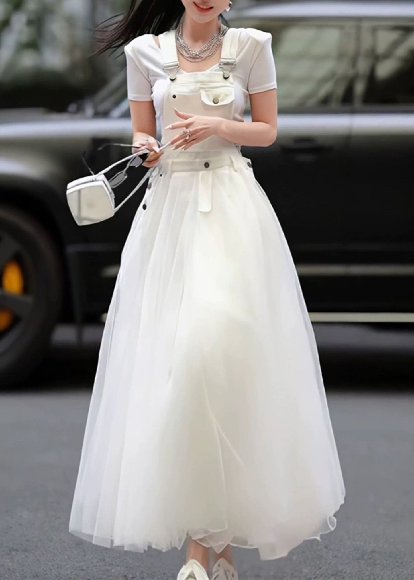 Well Tailored Dress with a Graceful Silhouette