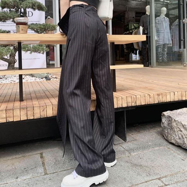 Well Tailored Pants with a Graceful Silhouette