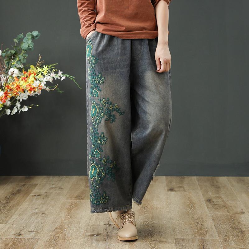 Effortlessly Elegant Pants with a Timeless Design