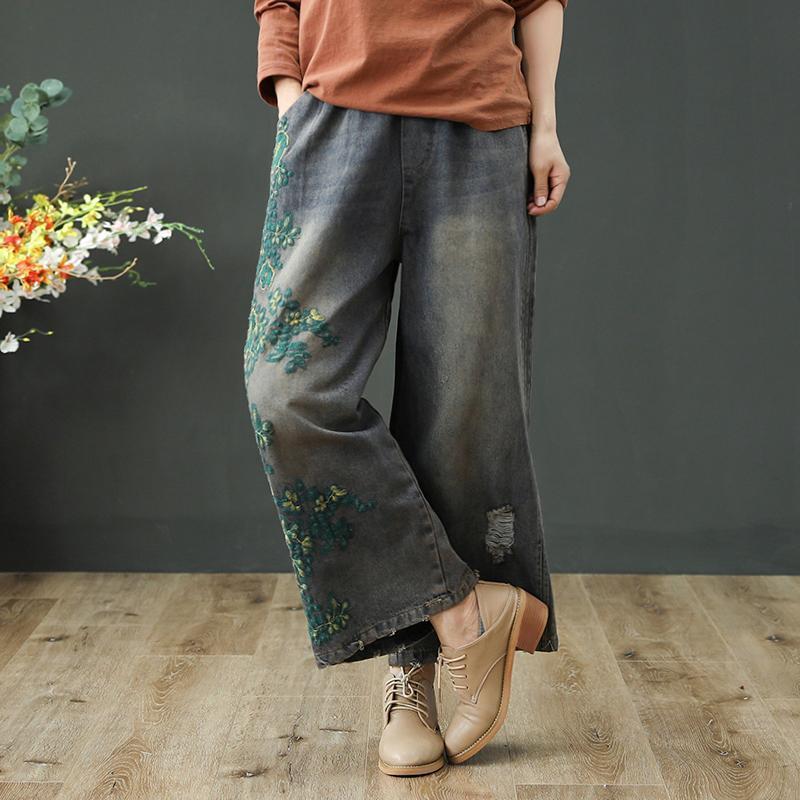 Effortlessly Elegant Pants with a Timeless Design