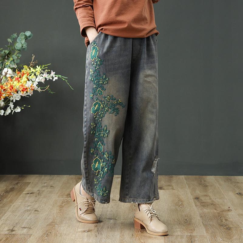 Effortlessly Elegant Pants with a Timeless Design