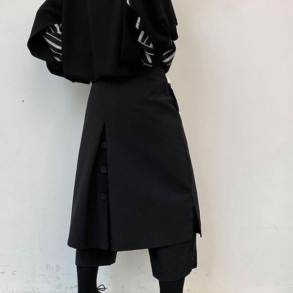 Effortlessly Elegant Pants with a Timeless Design