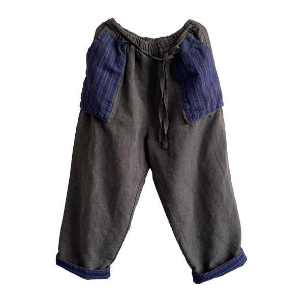 Effortlessly Elegant Trousers with a Timeless Design