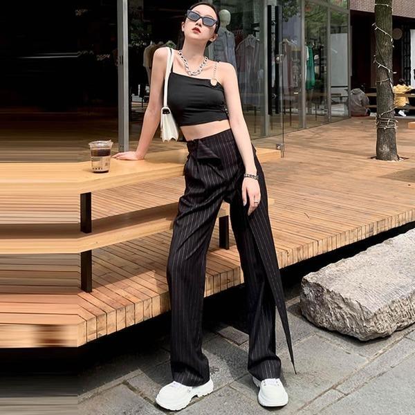 Well Tailored Pants with a Graceful Silhouette